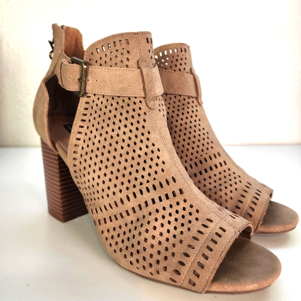 Parker & Sky Suede Heels Size 9